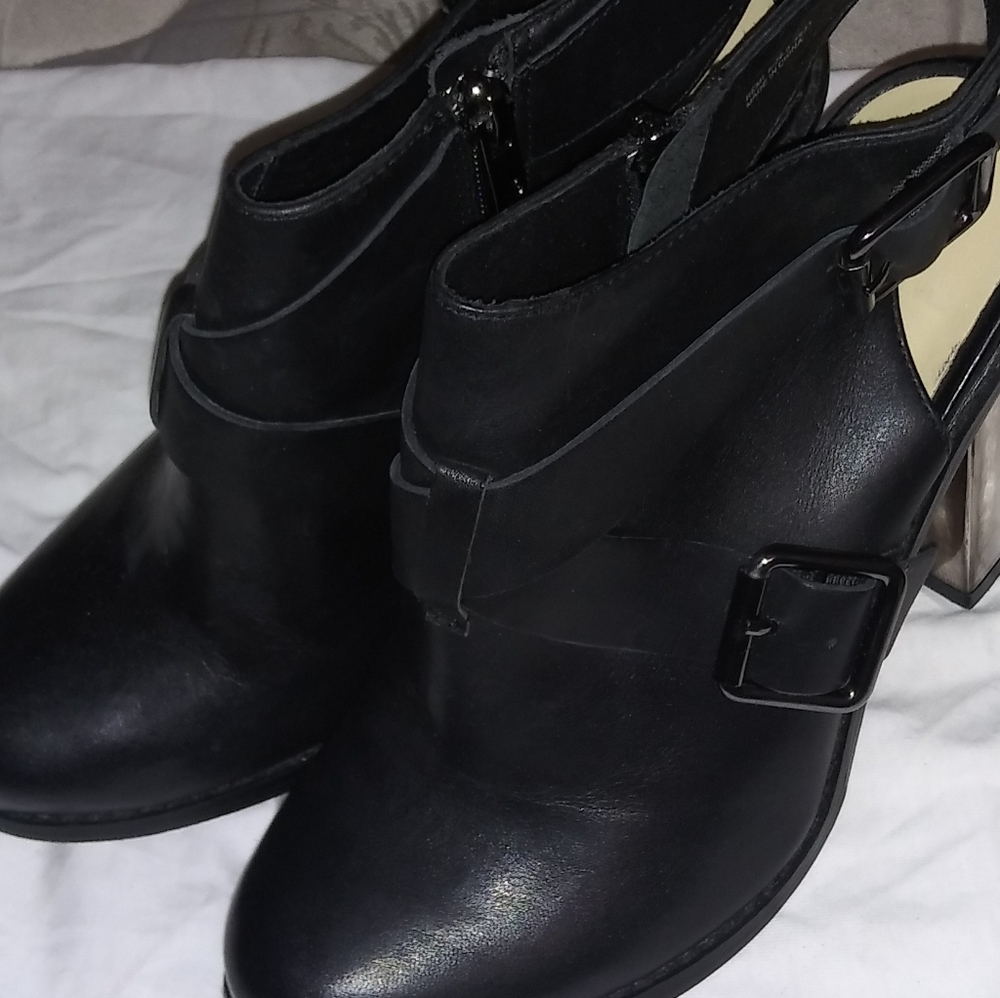 Chinese Laundry Size 8